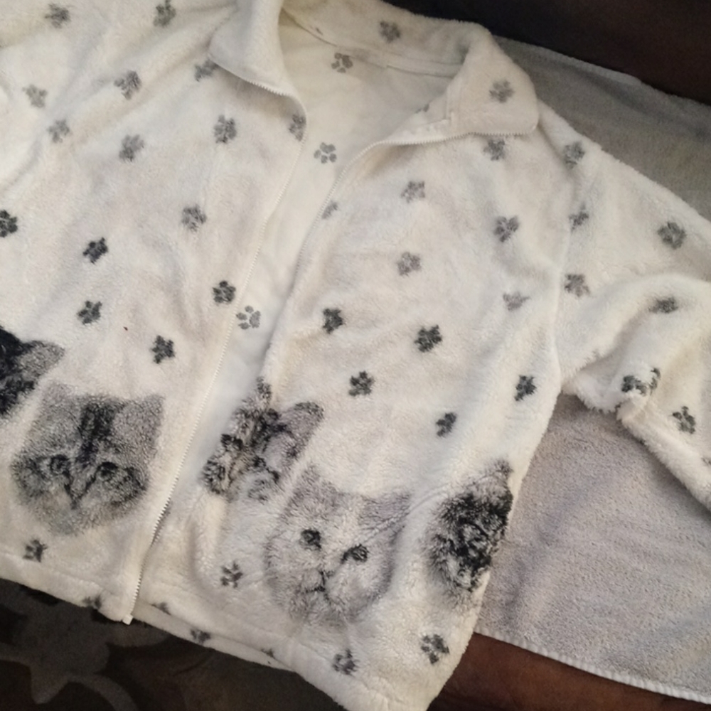 Sweater - Picture 3 of 3